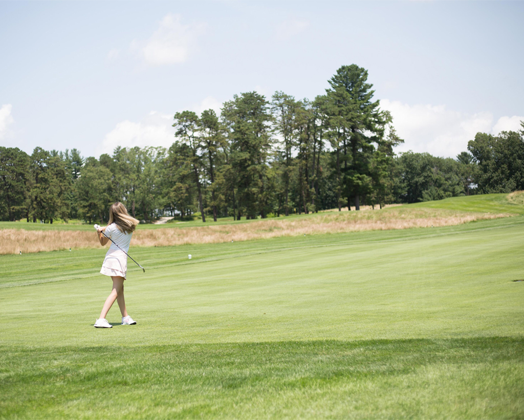 playing golf in green field